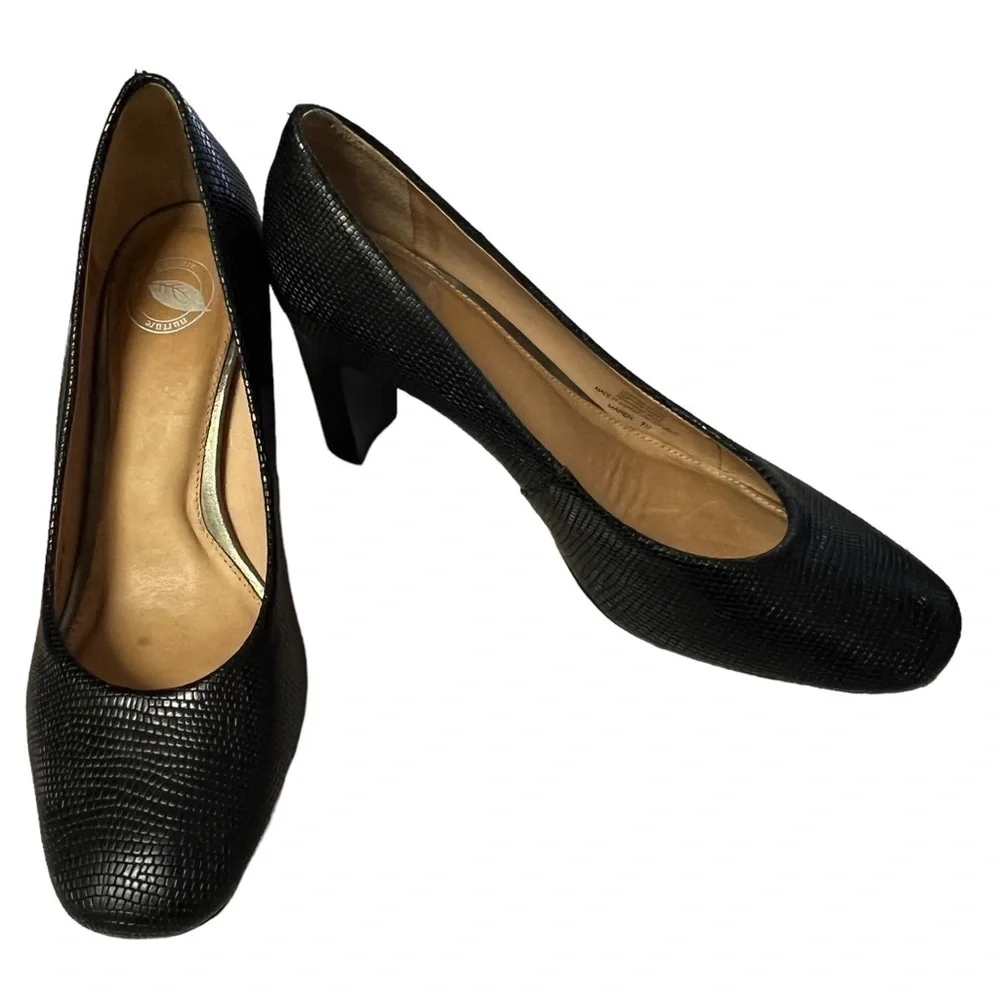 NURTURE by Lamaze Black Leather Round Toe Maren Pump, Size 7